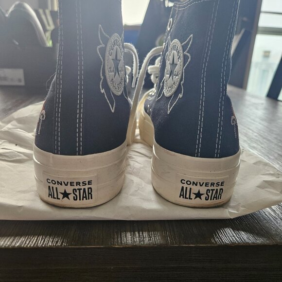 Converse - Picture 2 of 4